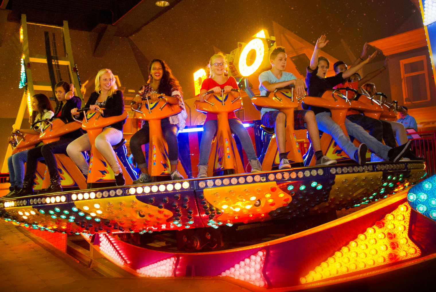 Aufregender Boardwalk IndoorKirmes im Preston Palace Aufregender Boardwalk IndoorKirmes im Preston Palace