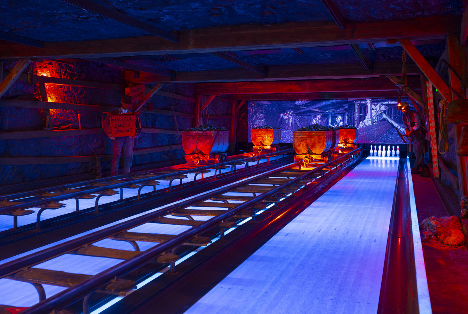 Gezellig een potje underground bowlen in Preston Palace