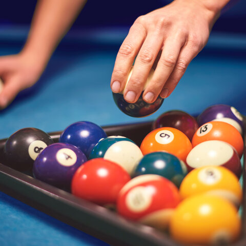 BLAUW-close-up-hand-aiming-play-pool-game