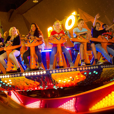 DisK'O_attractie_in_beweging_Indoor-Kermis_Preston _Palace