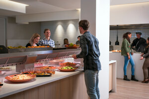 Jongeren-Preston-Palace-Hotelrestaurant