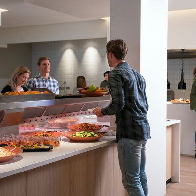Jongeren-Preston-Palace-Hotelrestaurant