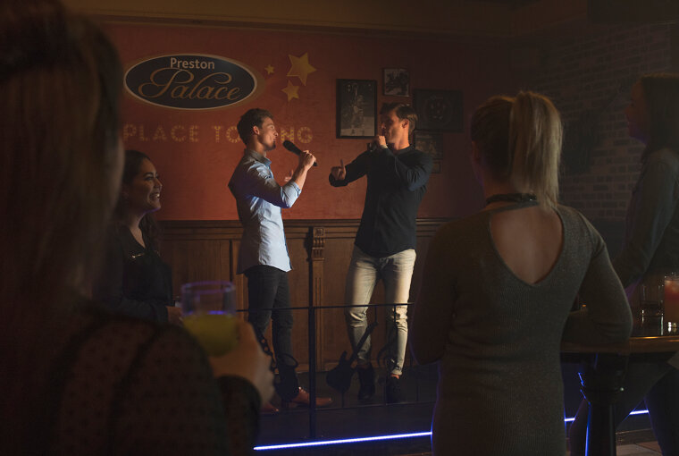 Jongeren-Preston-Palace-Karaoke