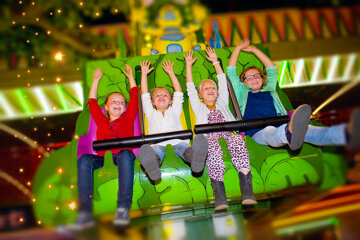 Kinderen_in_attracties_Jumping_Star_Indoor-Kermis_Preston_Palace