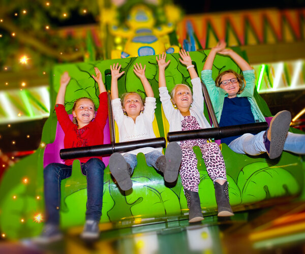 Kinderen_in_attracties_Jumping_Star_Indoor-Kermis_Preston_Palace