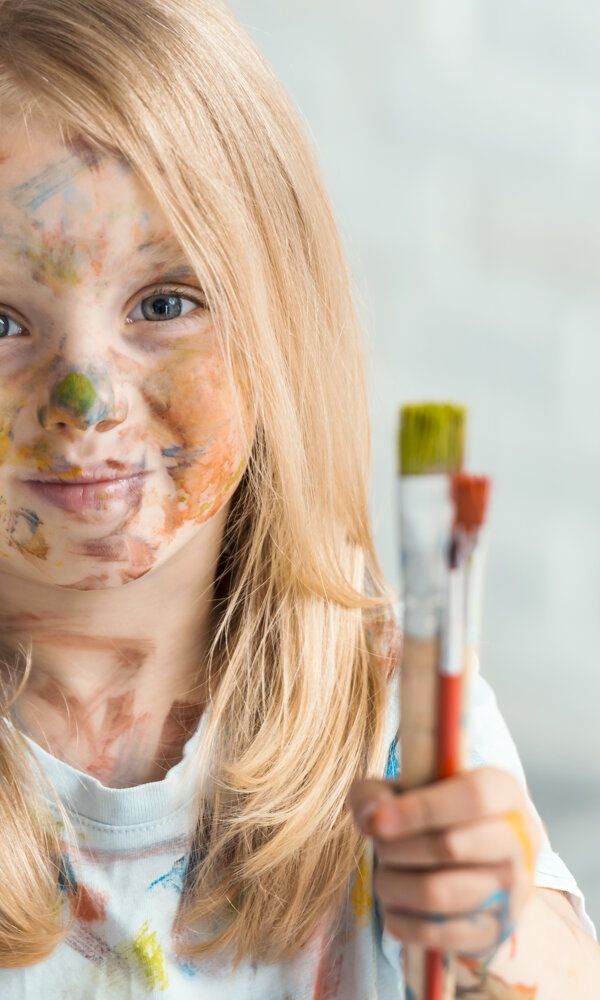 Meisje_met_verfkwast_canvasfeestje_kinderfeestje_Preston_Palace