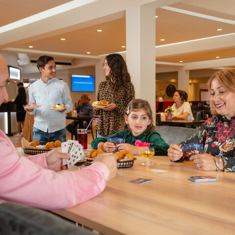 Gezin spelletje en borrel in Black rock