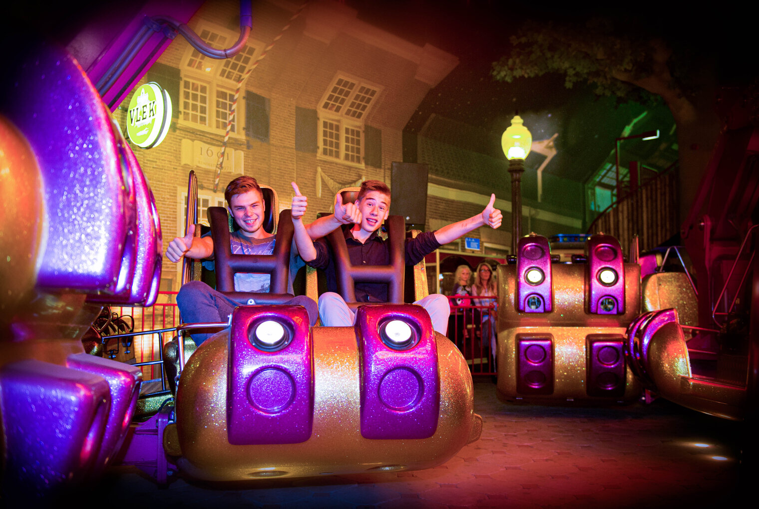 Spannende Boardwalk indoor kermis in Preston Palace