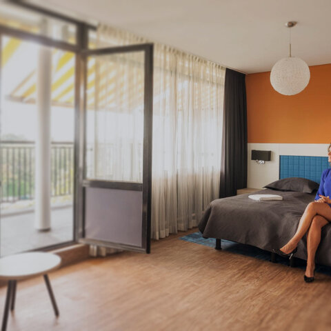 web-balkon-hotelkamer-4e-etage-bed-agnes-2-edit
