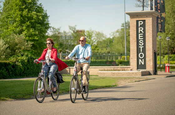 Ouderen-Preston-Palace-Fietsen
