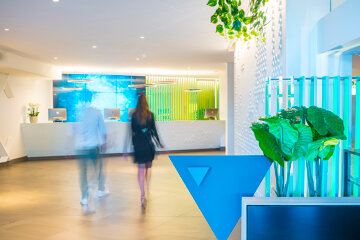 Preston-Palace-Hotelreceptie-met-gasten