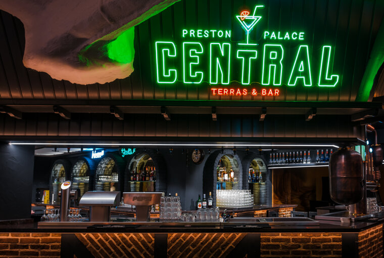 Preston-Palace-Central-Bar